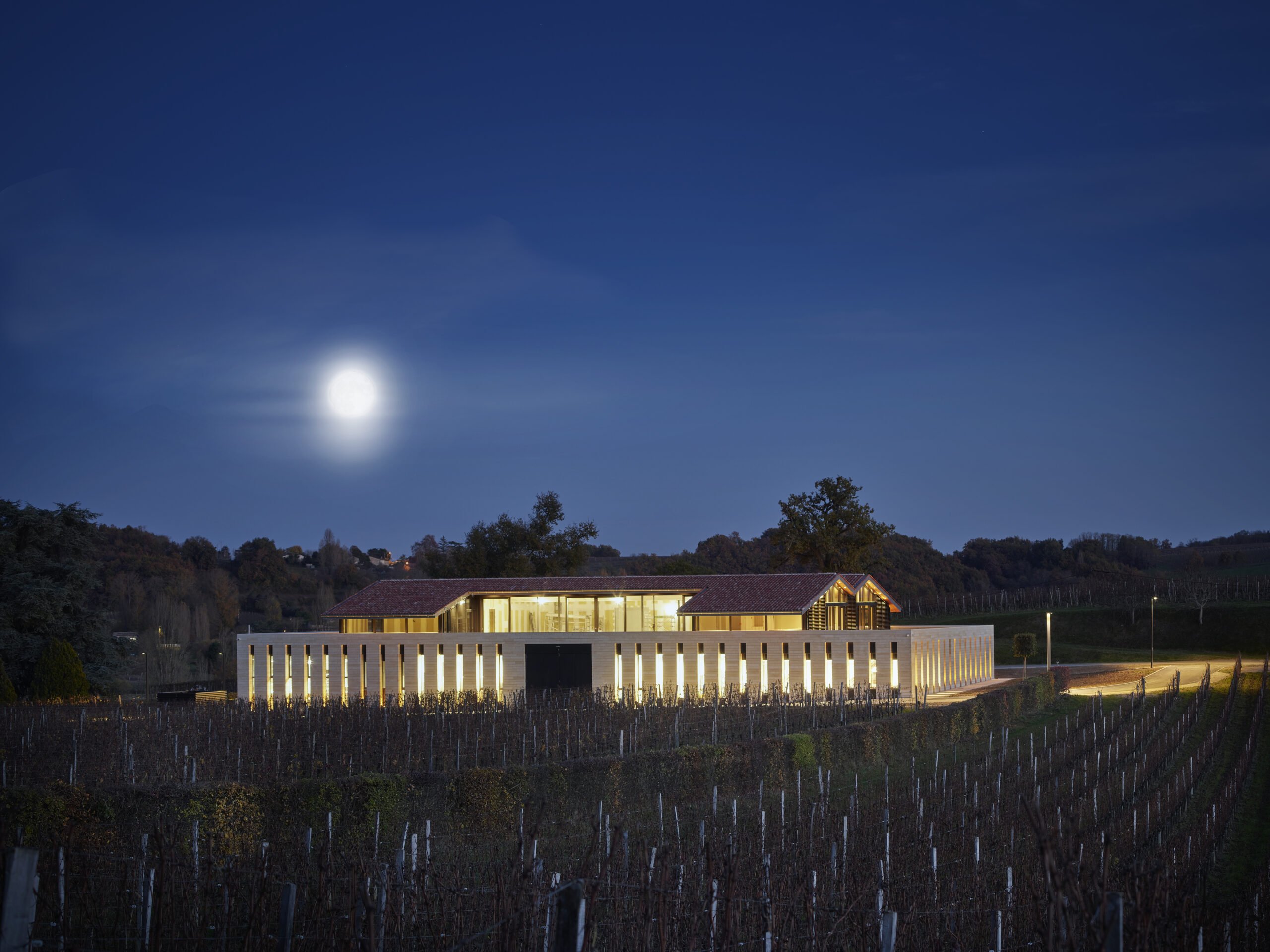 Château Péby Faugères bei Nacht